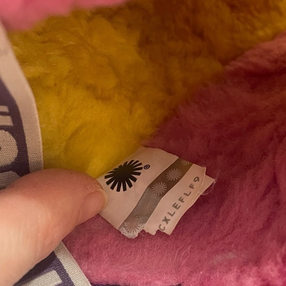 UGG Pride Fluff Yeah Slide in Rainbow Yellow Women’s Size 11 - Picture 4 of 11